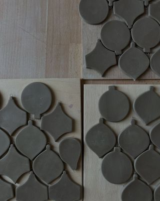 Čakajú nás posledné kurzy tohto roka. Zvrtneme jedno Clay&Brunch v jemne adventnej atmoške, kde si budete môcť vyrobiť...